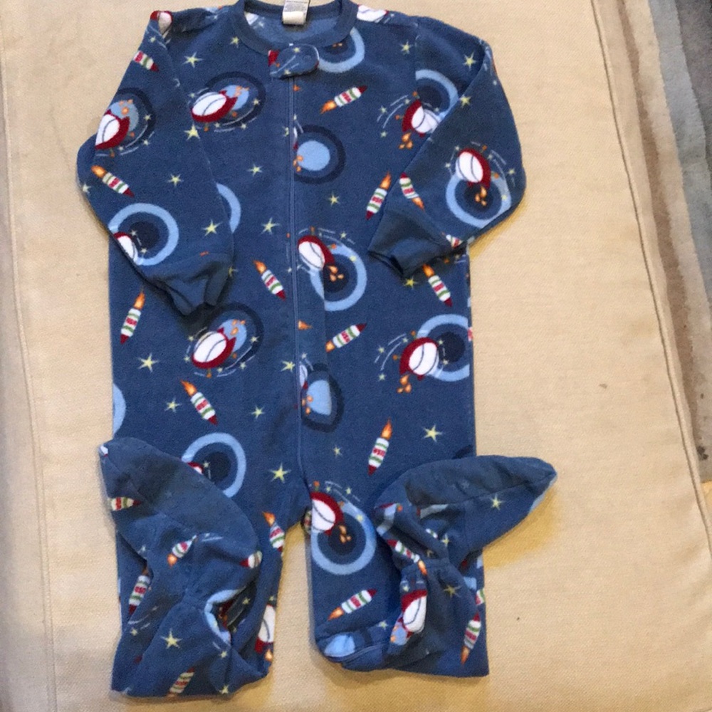 Old Navy Toddler one piece pajamas.✈️🛫🛩